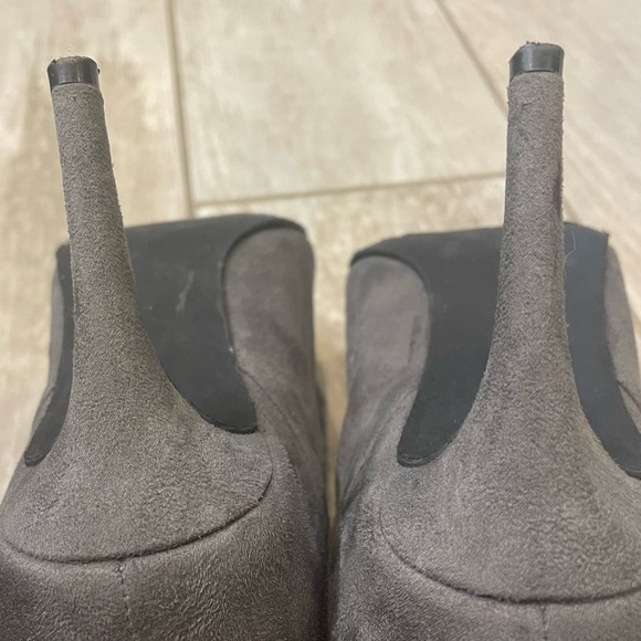 Grey suede ankle boots - Picture 4 of 6
